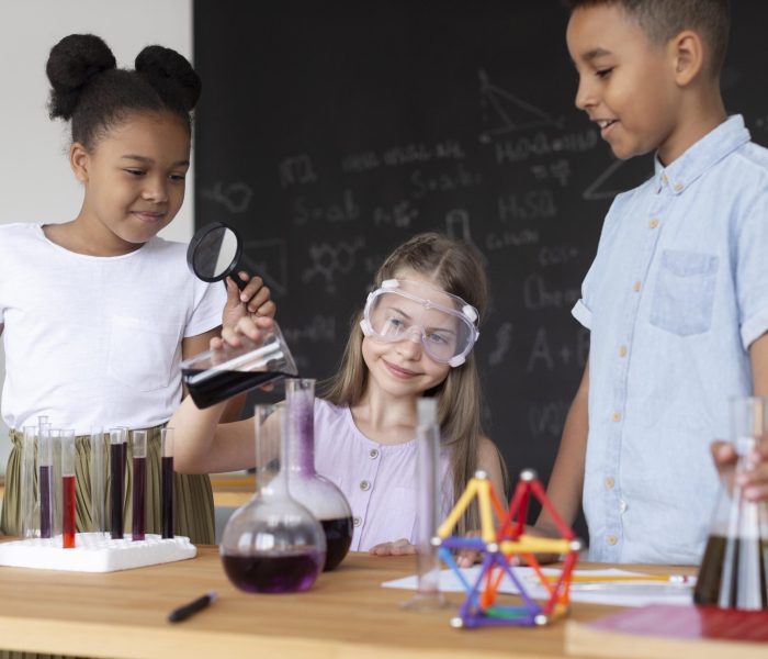 kids-learning-more-about-chemistry-class